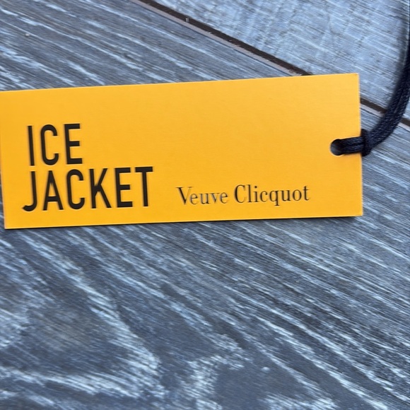 Veuve Clicquot Ice Jacket - Picture 5 of 5
